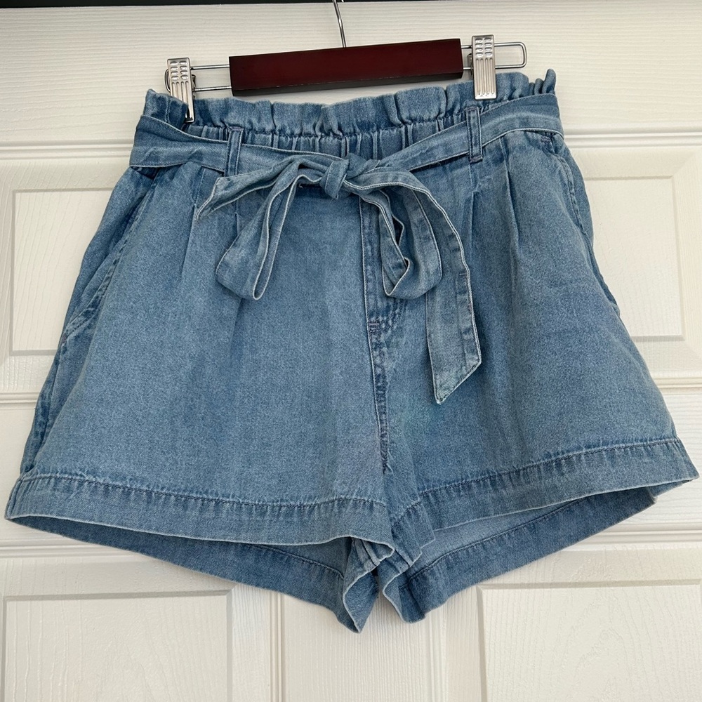 American Eagle denim shorts!